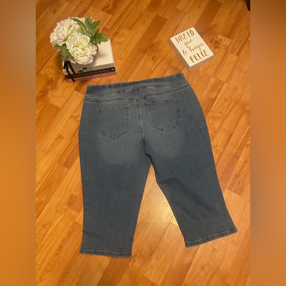 Croft & Barrow Women's Cropped Blue Jeans